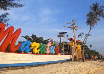 Tulisan yang menyambut di Maratua, saat turun dari speedboat di Pelabuhan umum Teluk Harapan, Maratua