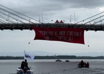 Aksi aktivis di area Teluk Balikpapan pada 17 Agustus 1945. (Dok: Sirana.id)