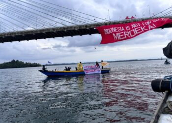 Protes aktivis di bawah Jembatan Pulau Balang (ilustrasi/ Sirana.id)