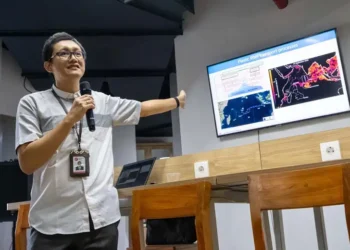 Peneliti Ahli Utama Pusat Riset Oseanografi Badan Riset dan Inovasi Nasional (BRIN) Muhammad Reza Cordova (Sumber: BRIN)