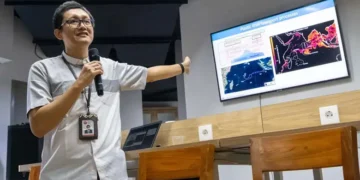 Peneliti Ahli Utama Pusat Riset Oseanografi Badan Riset dan Inovasi Nasional (BRIN) Muhammad Reza Cordova (Sumber: BRIN)