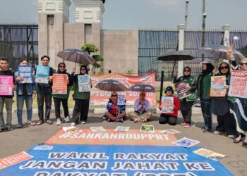 Aksi jaringan Koalisi Sipil untuk UU Perlindungan Pekerja Rumah Tangga (UU PPRT)