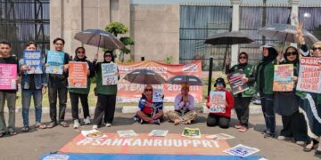 Aksi jaringan Koalisi Sipil untuk UU Perlindungan Pekerja Rumah Tangga (UU PPRT)