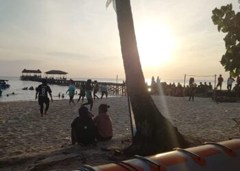 Sore di Tepi Dermaga Umum Maratua (Sirana.id)