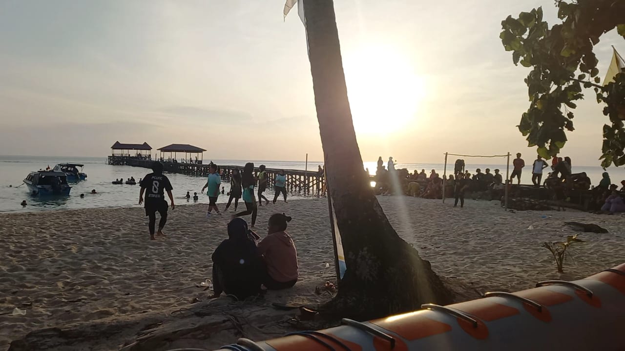 Sore di Tepi Dermaga Umum Maratua (Sirana.id)