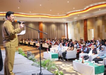 Sekda Kukar Sunggono di hadapan para kader KB