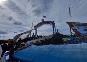 Gerbang desa Muara Enggelam