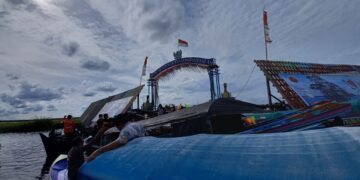 Gerbang desa Muara Enggelam