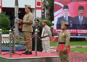 Pjs Bupati Kukar Bambang Arwanto dalam Apel Peringatan Hari Pahlawan