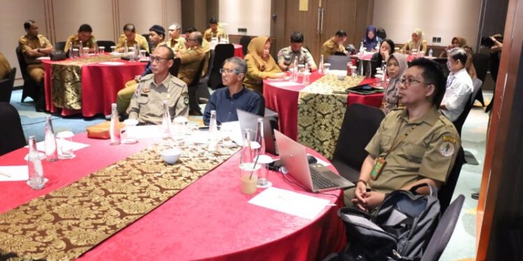 Konsultasi Publik Dokumen Daya Dukung dan Daya Tampung Lingkungan Hidup (DDDTLH) Kukar, Senin (11/11/24).