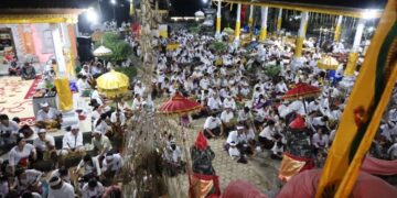 upacara di Pura Payogan Agung Kutai