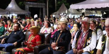 Melestarikan seni budaya Dayak jadi pekerjaan rumah bersama