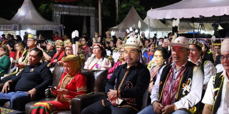 Melestarikan seni budaya Dayak jadi pekerjaan rumah bersama