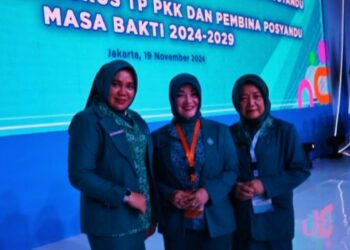 Tim PKK Kukar saat menghadiri acara pelantikan