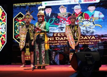 Ketua Persekutuan Dayak Kabupaten Kukar Hj Maria Ester