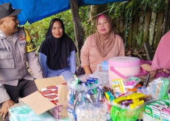 Dialog polisi dengan masyarakat Muara Wis
