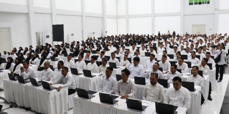 Sekda Sunggono Meninjau Seleksi PPPK 2024 di Kukar, Tekankan Kedisiplinan dan Kinerja ASN