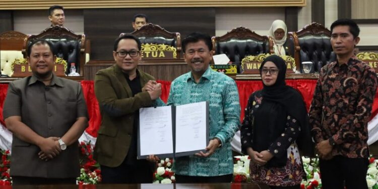 Ketua DPRD Kukar Junaidi dan Sekda Kukar Sunggono