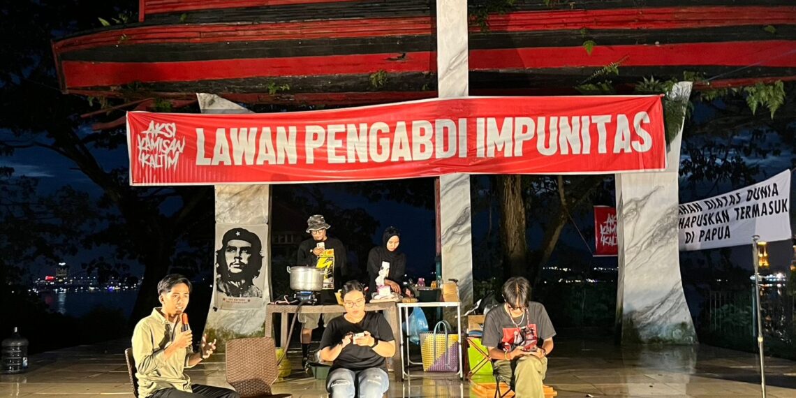 Diskusi publik di Teluk Lerong Garden, Samarinda (foto: Panitia)