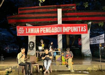 Diskusi publik di Teluk Lerong Garden, Samarinda (foto: Panitia)