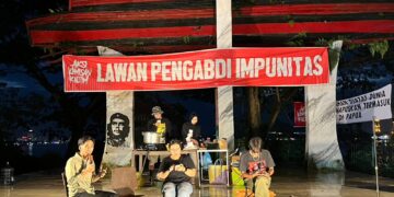 Diskusi publik di Teluk Lerong Garden, Samarinda (foto: Panitia)
