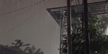 ilustrasi hujan di malam hari (Sirana.id)