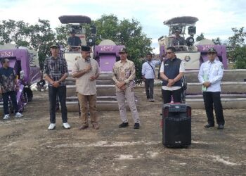 Bupati Edi Damansyah Serahkan Bantuan Alsintan