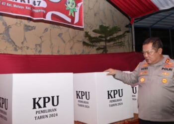 Patroli gabungan malam sebelum hari pencoblosan