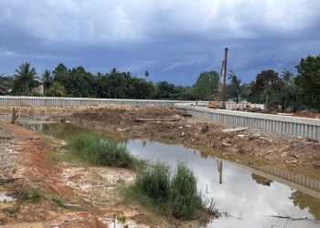 Pengerjaan Sungai Sepaku di wilayah Sepaku Lama (foto: Nofiyatul Chalimah)