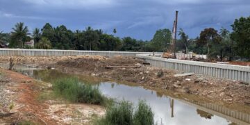 Pengerjaan Sungai Sepaku di wilayah Sepaku Lama (foto: Nofiyatul Chalimah)