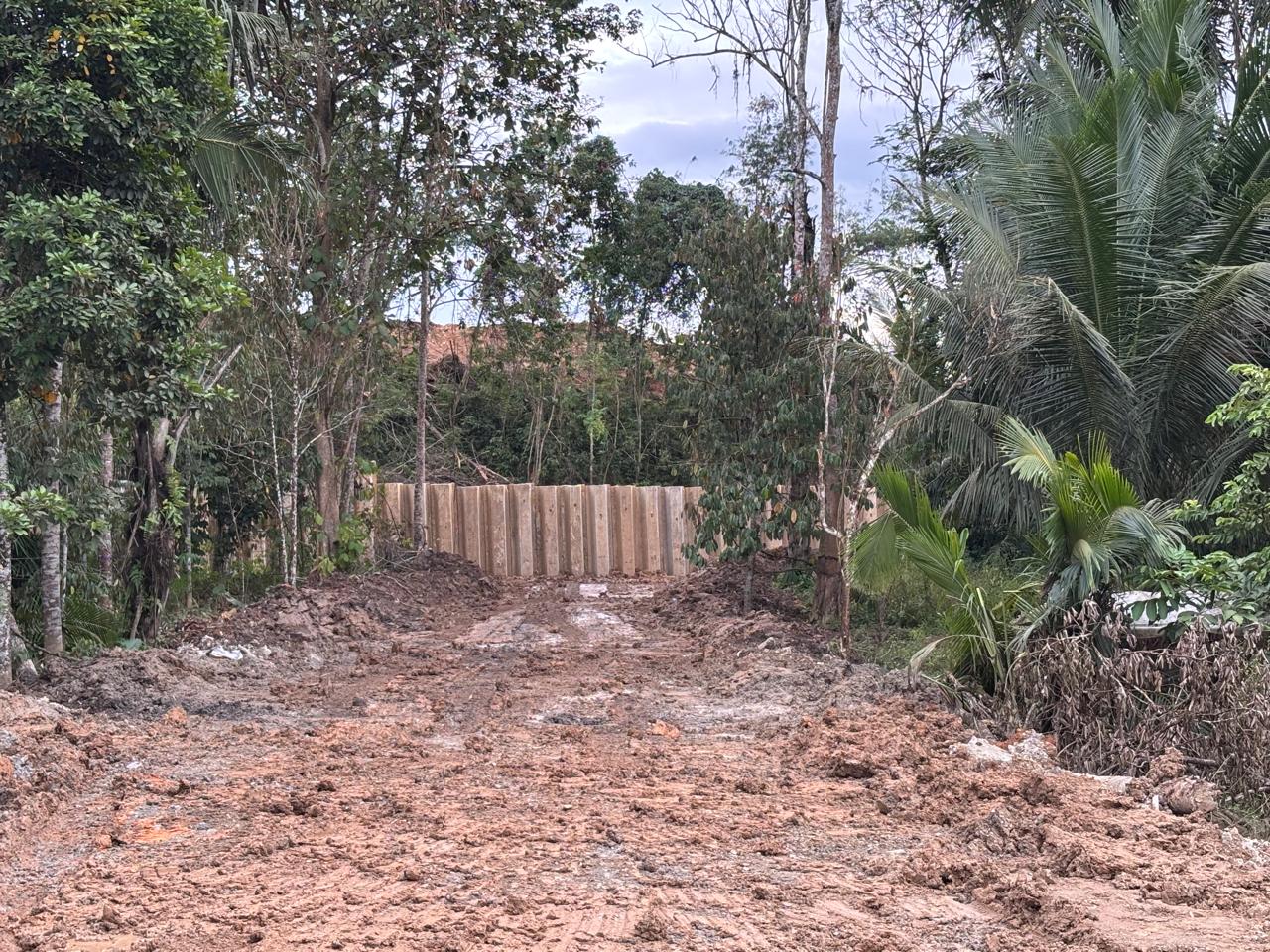 beton-beton dalam proyek di Sungai Sepaku (foto: Nofiyatul Chalimah)