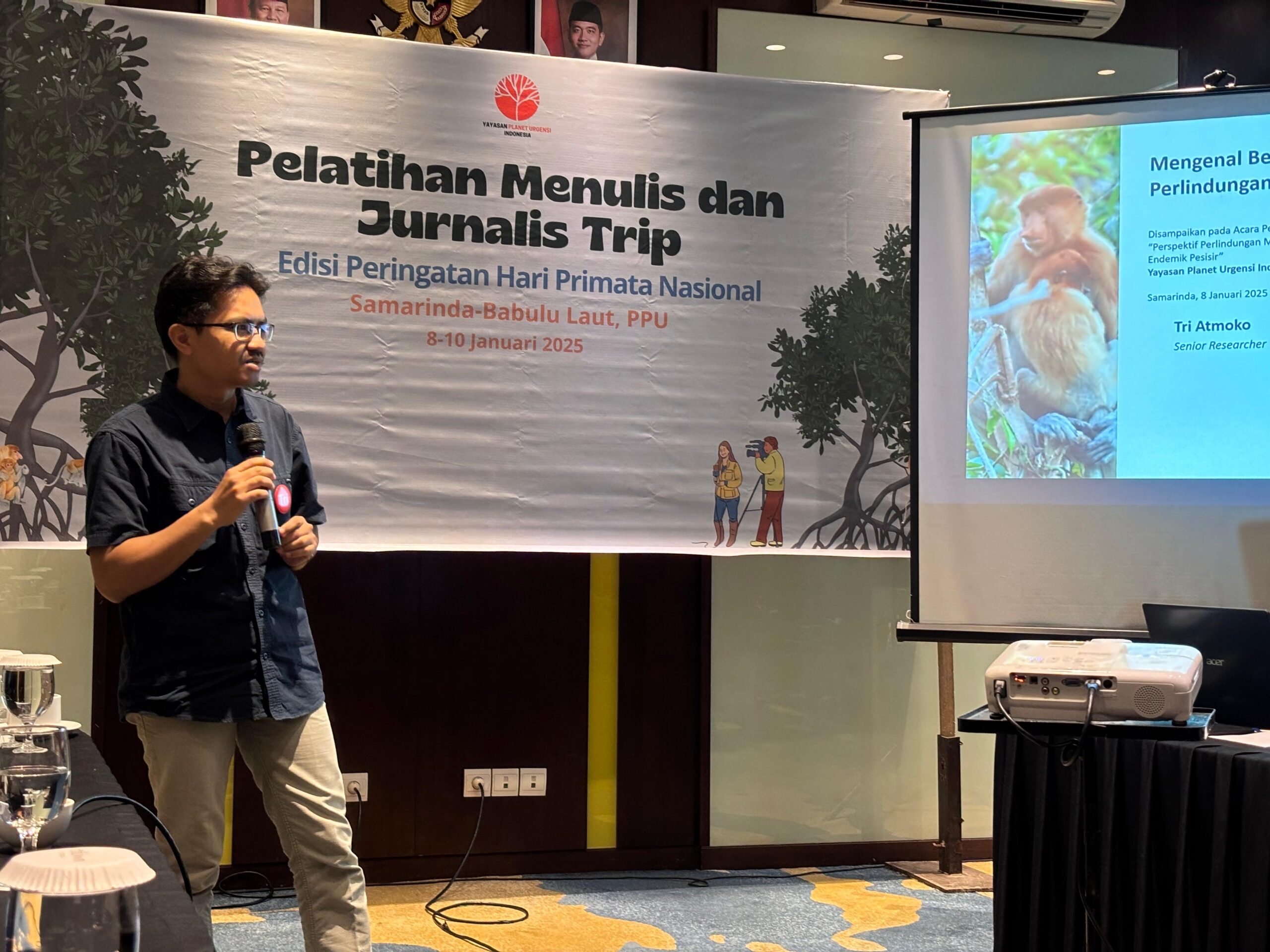 Tri Atmoko, dalam presentasi soal bekantan dalam pelatihan yang diselenggarakan Yayasan Planet Urgensi Indonesia (YPUI) pada awal Januari 2025. (Foto: Nofiyatul Chalimah)