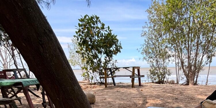 pantai love tanjung limau di Muara Badak (sirana.id)