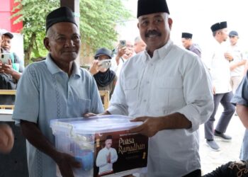 (Bupati Edi Damansyah Memberikan Bantuan Paket Ramadhan/Istimewa)