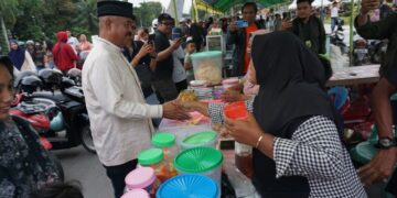 (bupati Kukar terjun langsung ke lapak UMKM/istimewa)