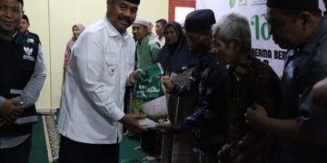 (Bupati Kukar Memberikan Bantuan Sembako/istimewa)