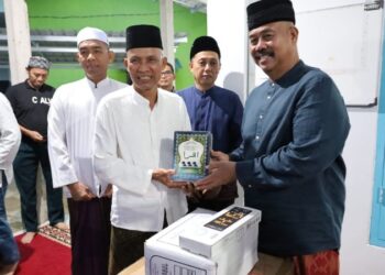 (Bupati Edi Damansyah Memberikan Bantuan Untuk Musholla/istimewa)