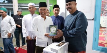 (Bupati Edi Damansyah Memberikan Bantuan Untuk Musholla/istimewa)