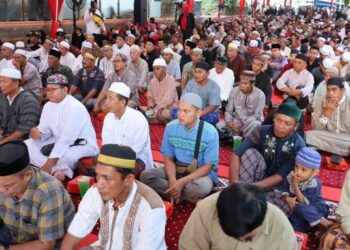 (Masyarakat Yang Mengikuti Acara Silaturahmi dan Berbuka Puasa Bersama di Kediaman Wakil Bupati Kukar/Istimewa)