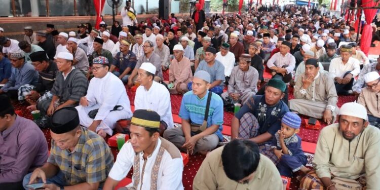 (Masyarakat Yang Mengikuti Acara Silaturahmi dan Berbuka Puasa Bersama di Kediaman Wakil Bupati Kukar/Istimewa)