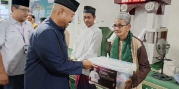 (Bupati Kukar Edi Damansyah Memberikan Bantuan/Istimewa)