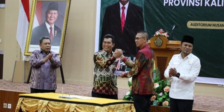 (Sekda Kukar hadiri serah terima jabatan/istimewa)