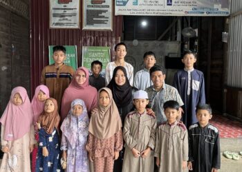 (Bersama Anak-anak Panti Asuhan Abu Bakar/istimewa)