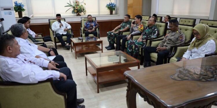 (Penandatangan Naskah Perjanjian Hibah Daerah (NPHD) dan Adendum NPHD/Istimewa)