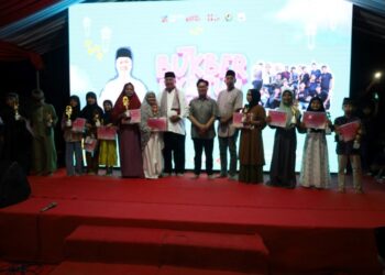 (Penyerahan Hadiah Lomba di Kecamatan Marang Kayu/Istimewa)