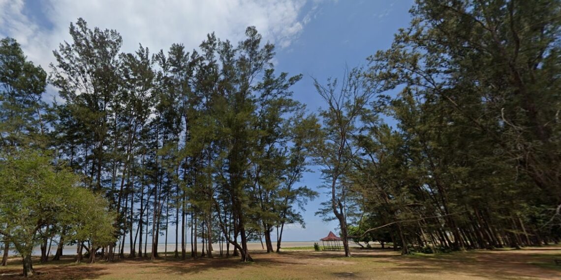 Pantai Tanah Merah di Samboja, yang selalu jadi destinasi favorit