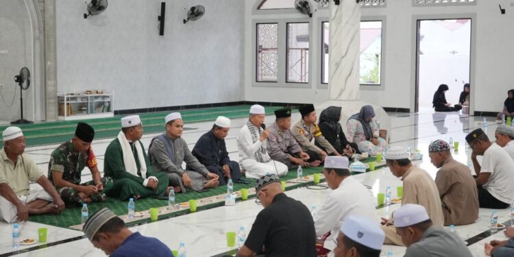 (Buka Bersama Dalam Kegiatan Safari Ramadhan di Desa Sungai Mariam/Istimewa)