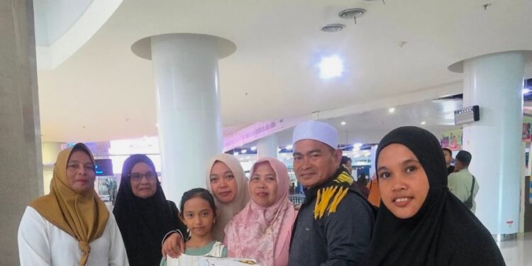 (Imam Masjid Al-Iman Mendapatkan Program Gratis Umrah/Istimewa)