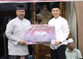 (Bupati Kukar Edi Damansyah Serahkan Bantuan Belanja Hibah untuk Masjid Al Hijrah Unikarta/Istimewa)