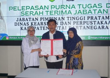 (Serah Terima Jabatan Kepala Dinas Perpustakaan Kabupaten Kutai Kartanegara/Istimewa)